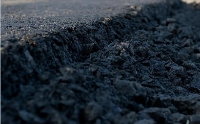 Application of modified asphalt materials in airport runway construction